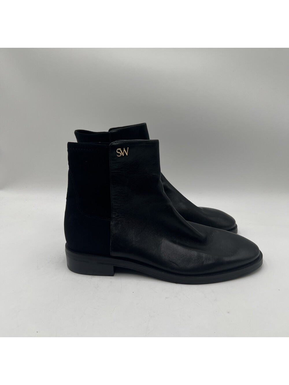 Women’s Stuart Weitzman Kye City booties in black leather Size 7.5B